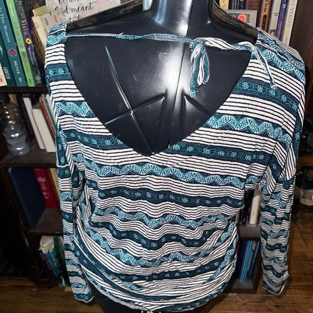 Lucky Brand blue southwest XL long sleeve v-neck top - Image 2