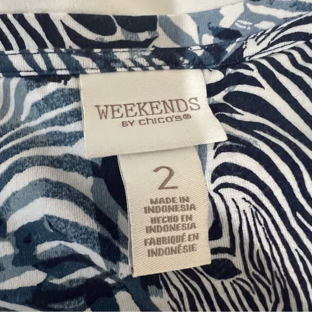 Weekends by Chico’s Zebra Print Top Size 2 (Med) Safari Zoo Animal Artsy Blue H8 - Image 3