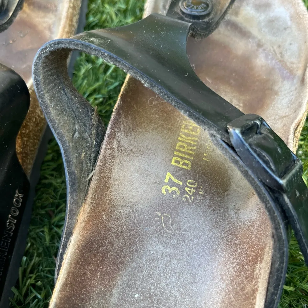 Birkenstock Gizeh Patent Leather Sandals - Image 2