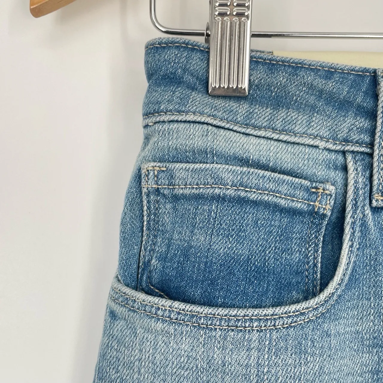 L'AGENCE Women's Blue‎ Light Wash Raw Hem Taylor High Rise Denim Short Size 24 - Image 6