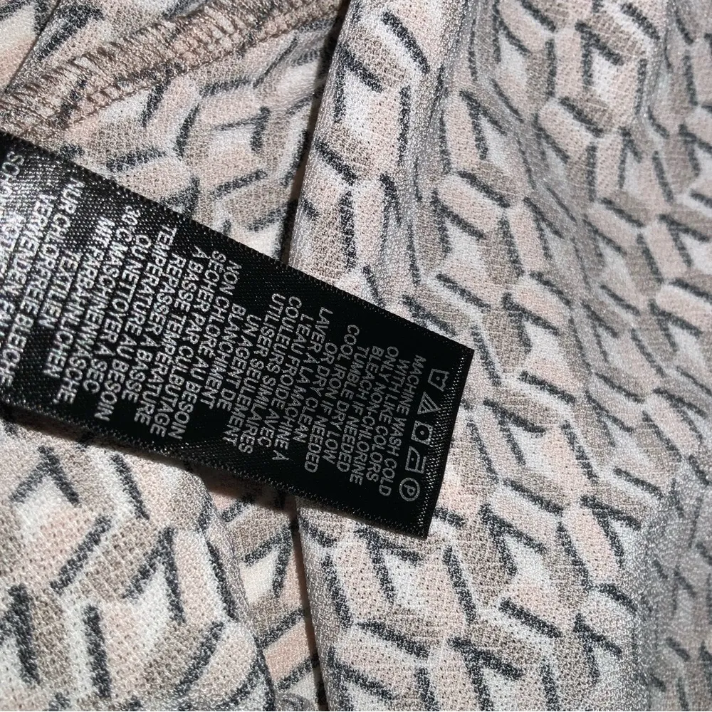 Adrianna Papell Tan Geo Print Stretch Knit Retro Ruffle Sleeve Tie Neck Blouse S - Image 11