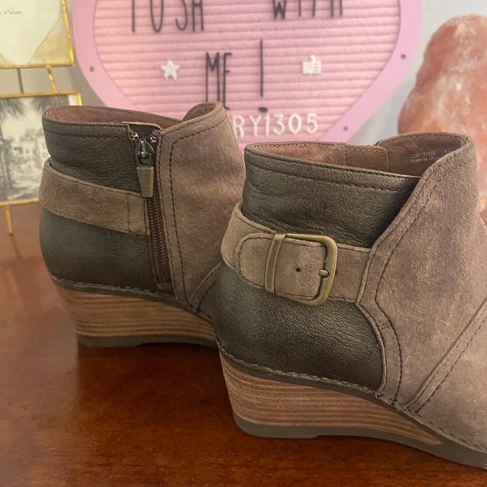 Women's Dansko Shirley Ankle Booties Wedge with Buckle 36 Taupe Suede & Leather - Image 4