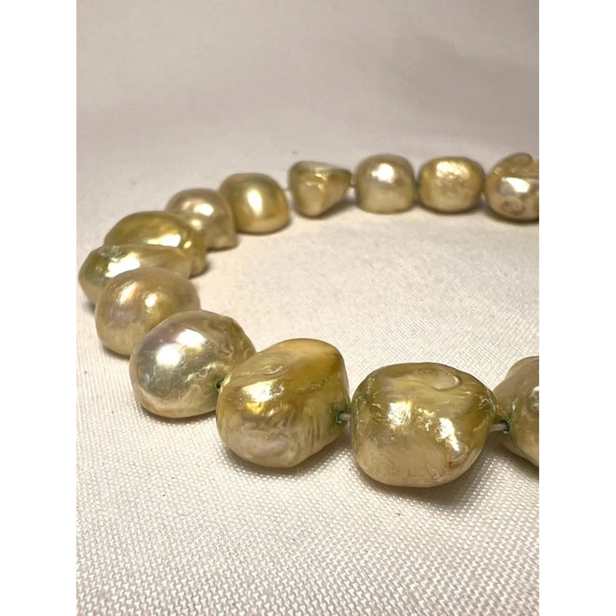 Vintage beautiful ivory yellow faux pearl string bracelet - Image 3