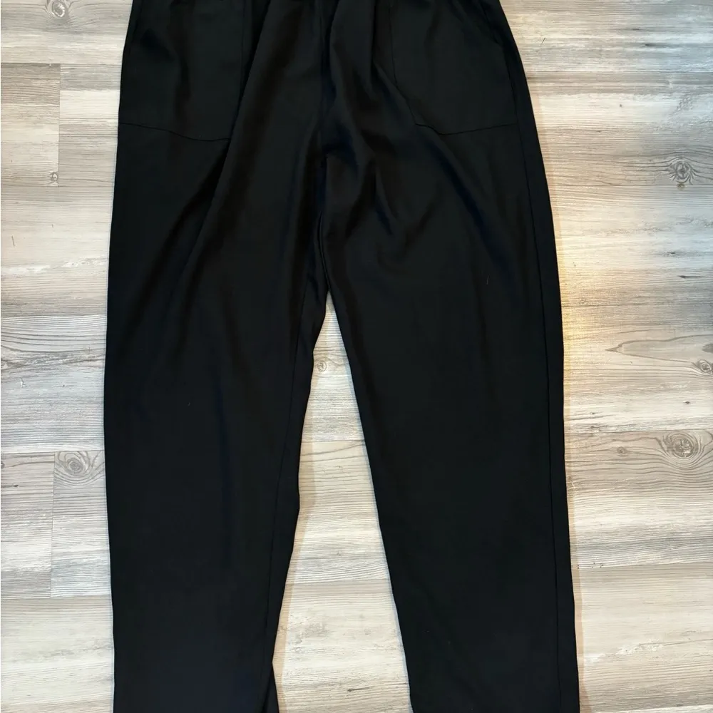 SHEIN Curve 1X Paper Bag Waist Black Pants waist is 15 stretch to 23 inseam 26 - Image 3
