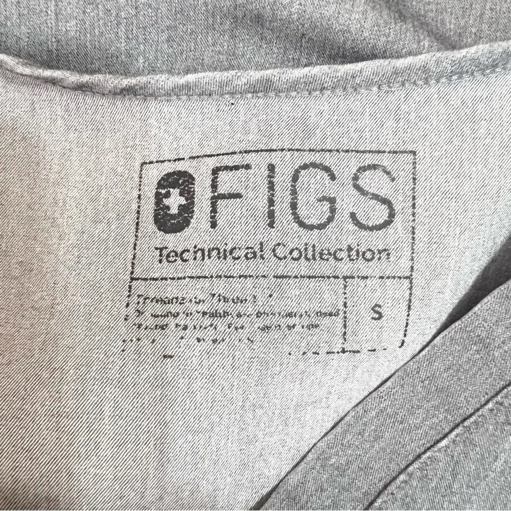 FIGS Technical Collection Casma Gray Two-Pocket Scrub Top Size Small - Image 8