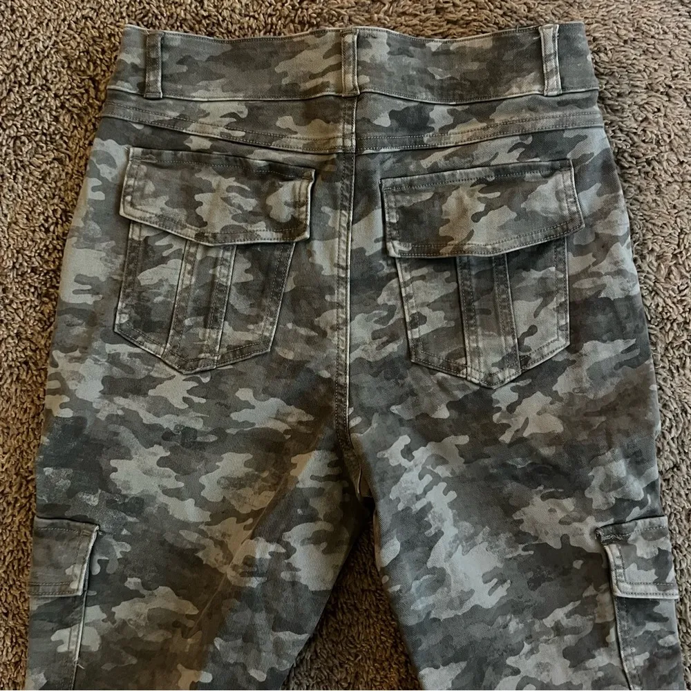 Spanx High Waisted Stretch Twill Ankle Cargo Pant Stone Wash Camo Green Grey L - Image 5