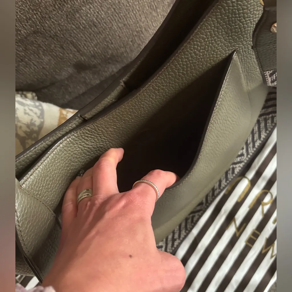 Authentic HENRI BENDEL Olive Green Pebbled Leather Crissbody/HOBO webbed strap - Image 5