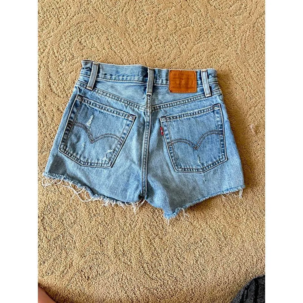 Levi’s Premium Wedgie Shorts – Size 25 - Image 6