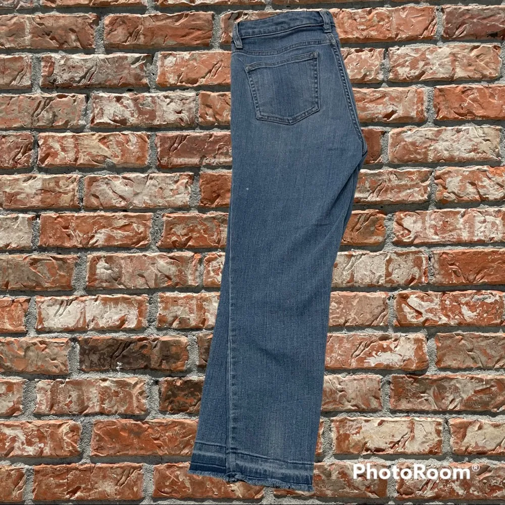 CHAPS 🎉HP🎉  denim distressed blue jeans / 2 / Excellent condition - Image 7