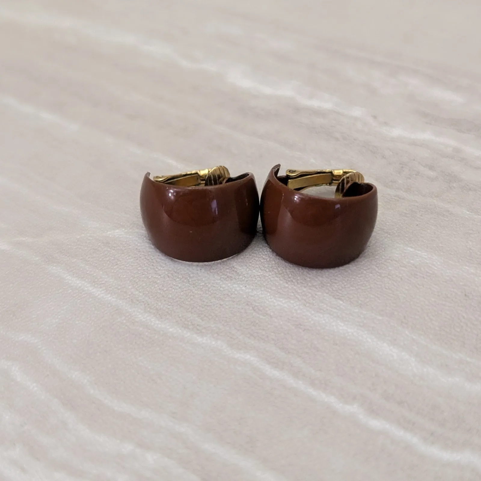 Vintage Clip On Earrings Retro Chunky Hoops 0.75" Rich Brown - Image 6