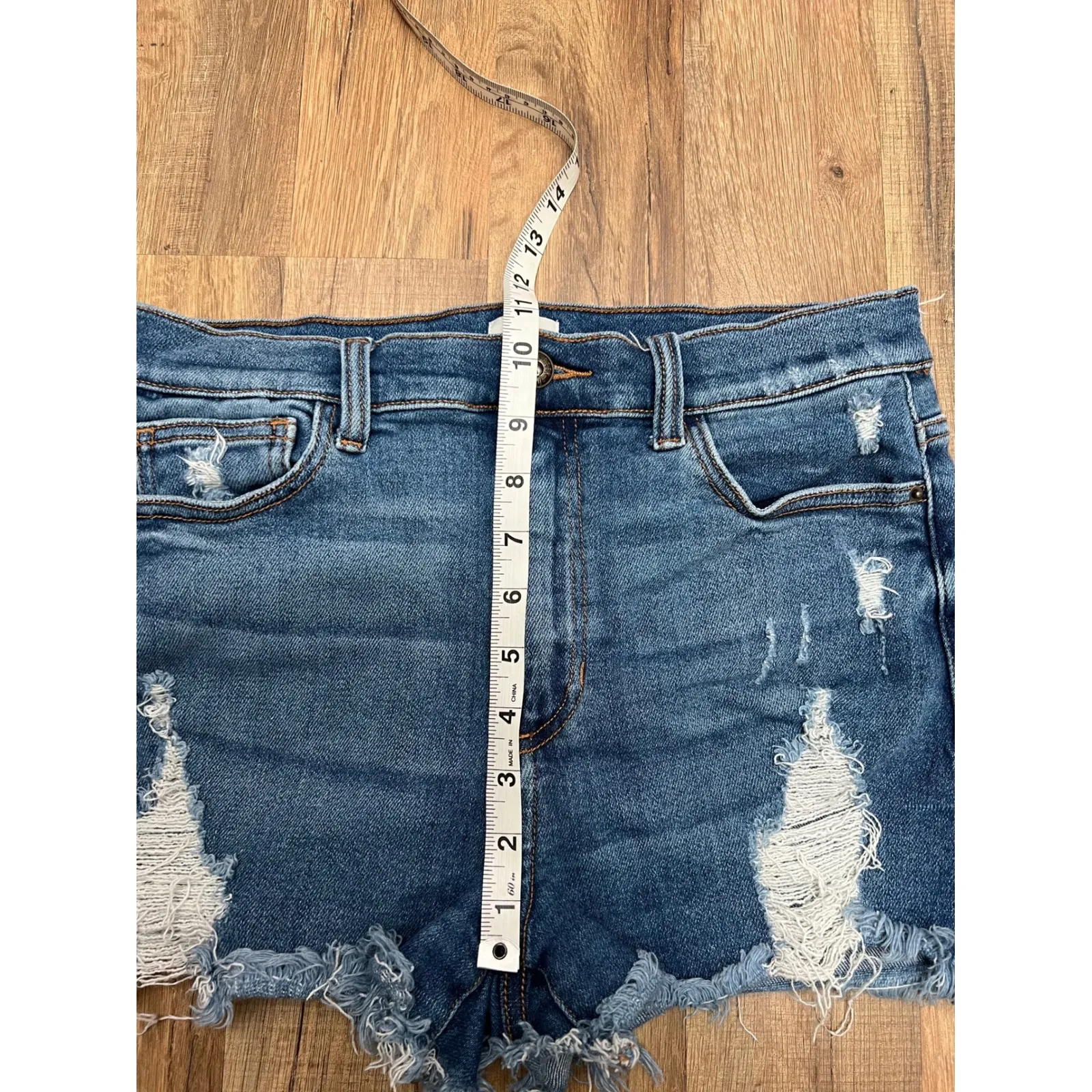 Sneak Peek High Rise Shorts 93%‎ Cotton Size L Distressed Frayed Hem Blue Size L - Image 4