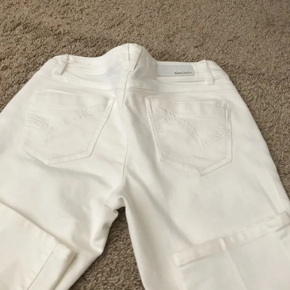 Women’s White Capri - Image 4