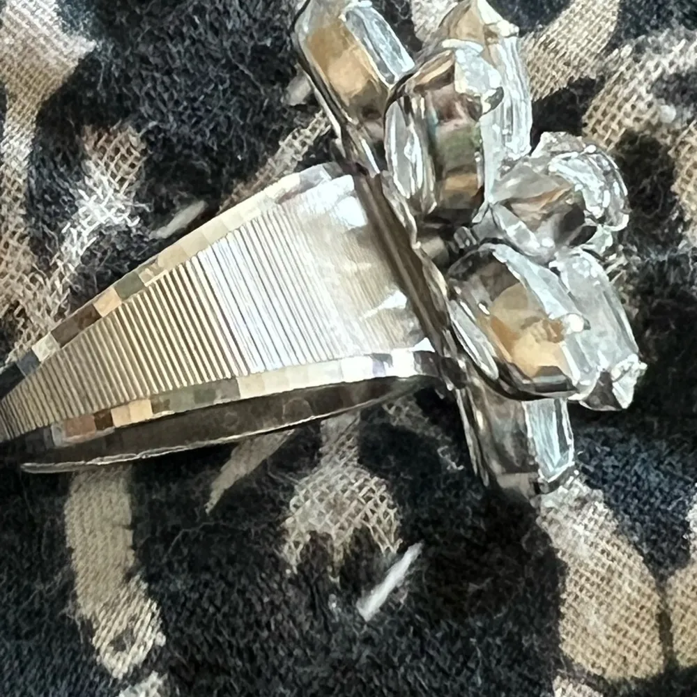 HMS Vintage Flower Ring Silver Toned Metal‎ - Image 4