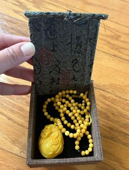 New necklace with jewelry box bought from China - Image 2