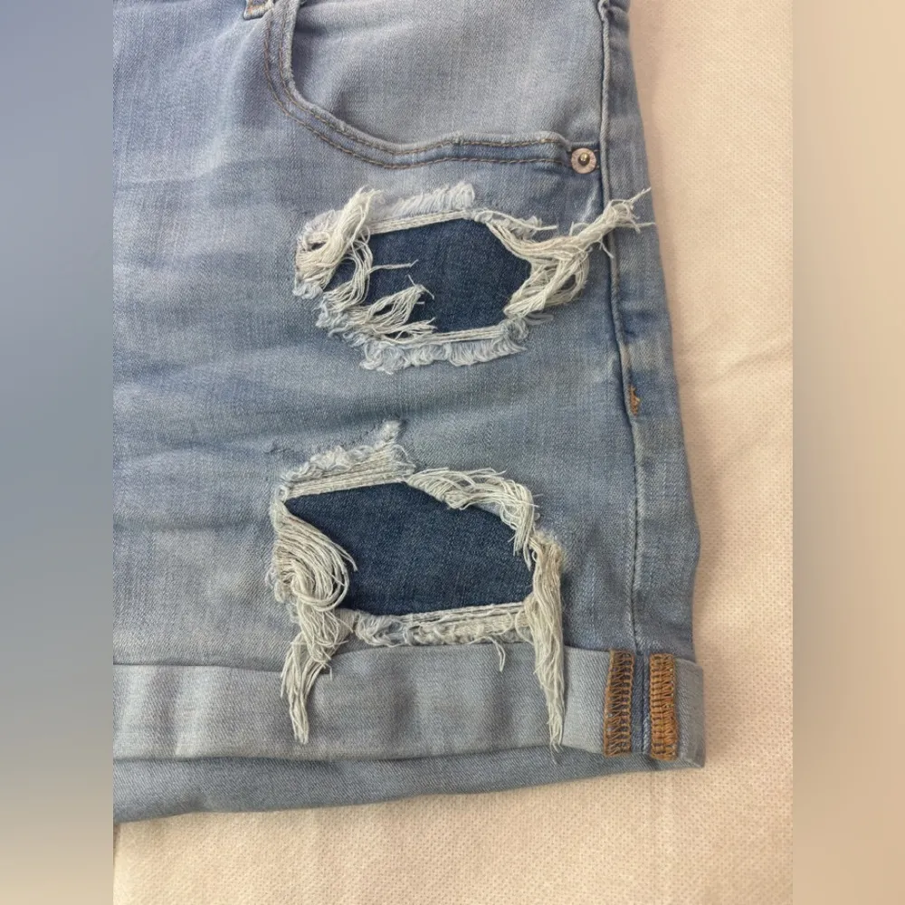 Aeropostale 16 High Rise Midi Distressed Light Wash Blue Jean Shorts Cuffed - Image 4