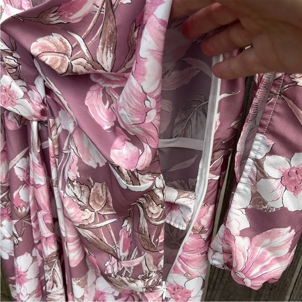 EUC Alexia Admor Slit Front Floral Dress
Size Medium - Image 9