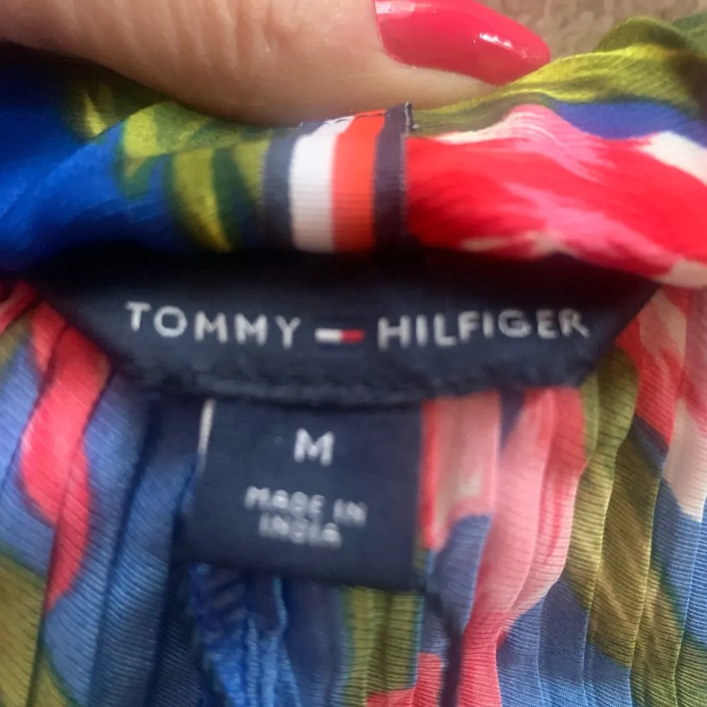 NWT Tommy Hilfiger Pleated Floral Shorts - Image 3