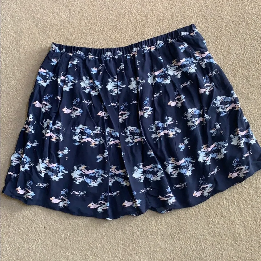 Old navy beachy skirt navy size XXL - Image 5