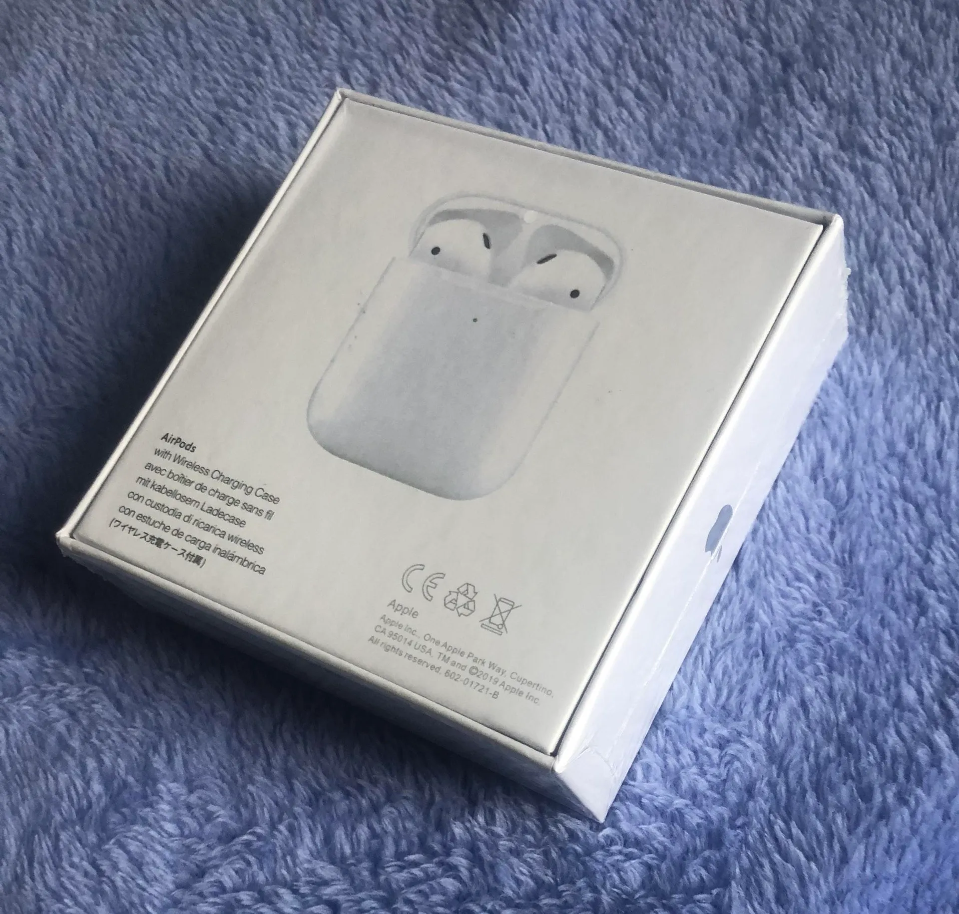 Apple AirPods With Wireless Charging Case - Image 3