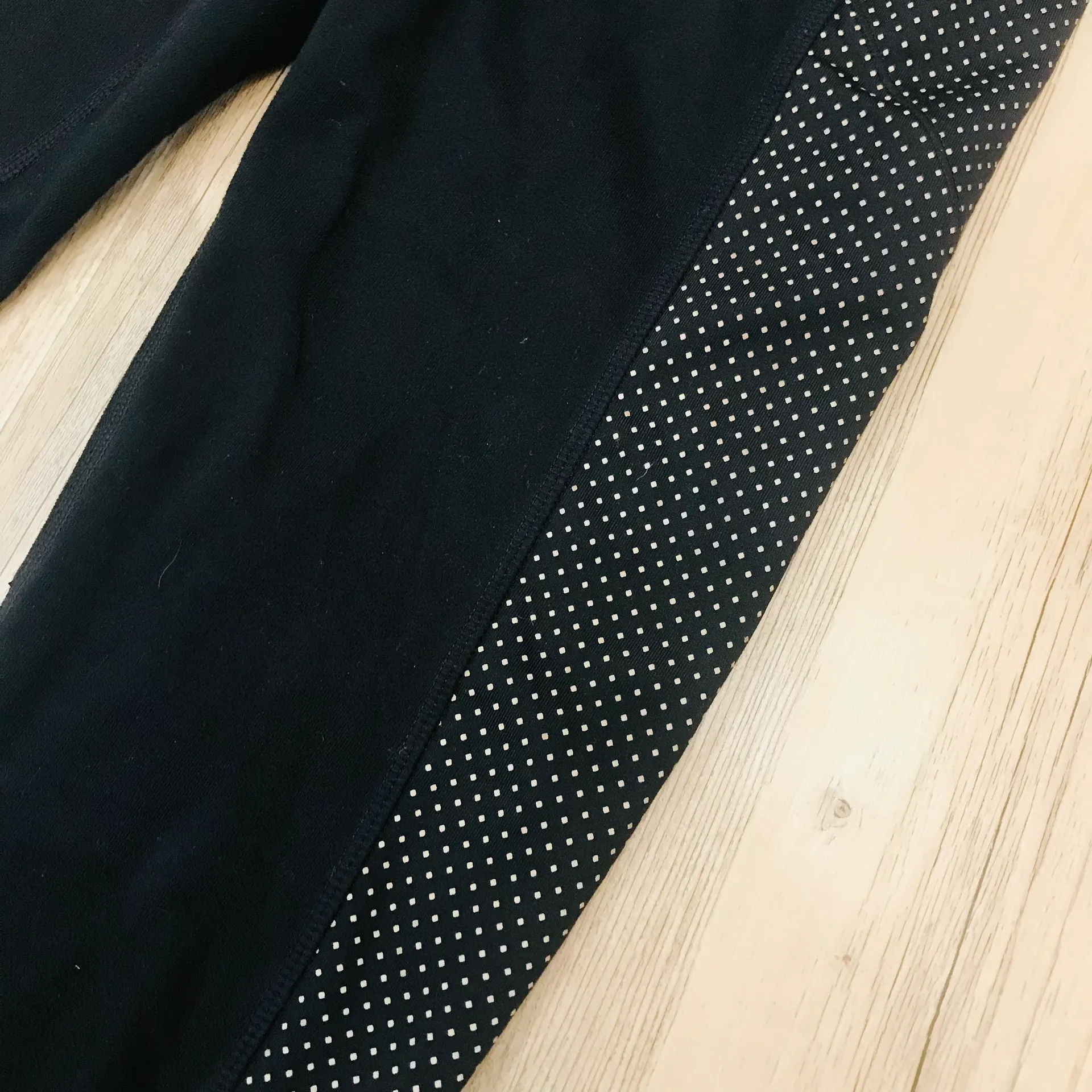 Dot Be Free Black Tight Leggings sz small . - Image 9