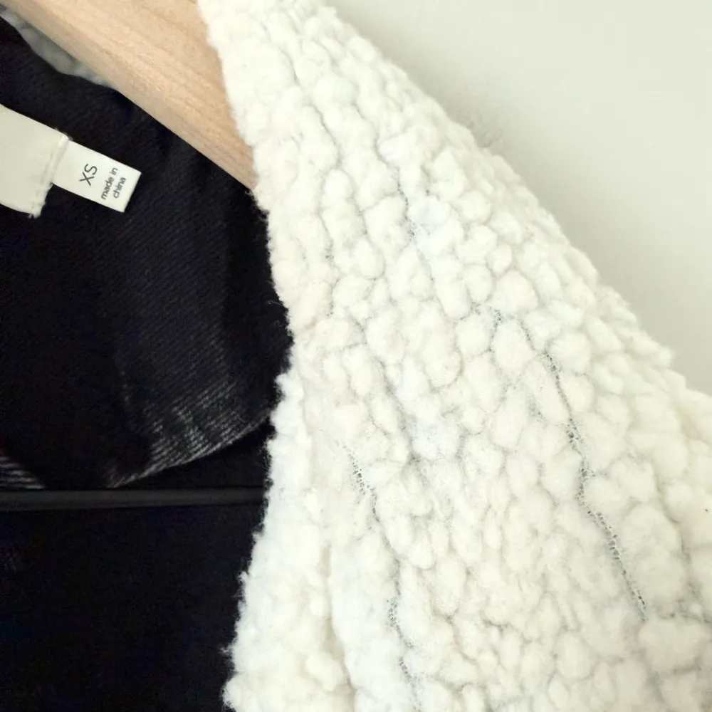 ASTR  Cropped Denim Moto Jacket with Sherpa Detail in Wash Black - Size XS - Image 9