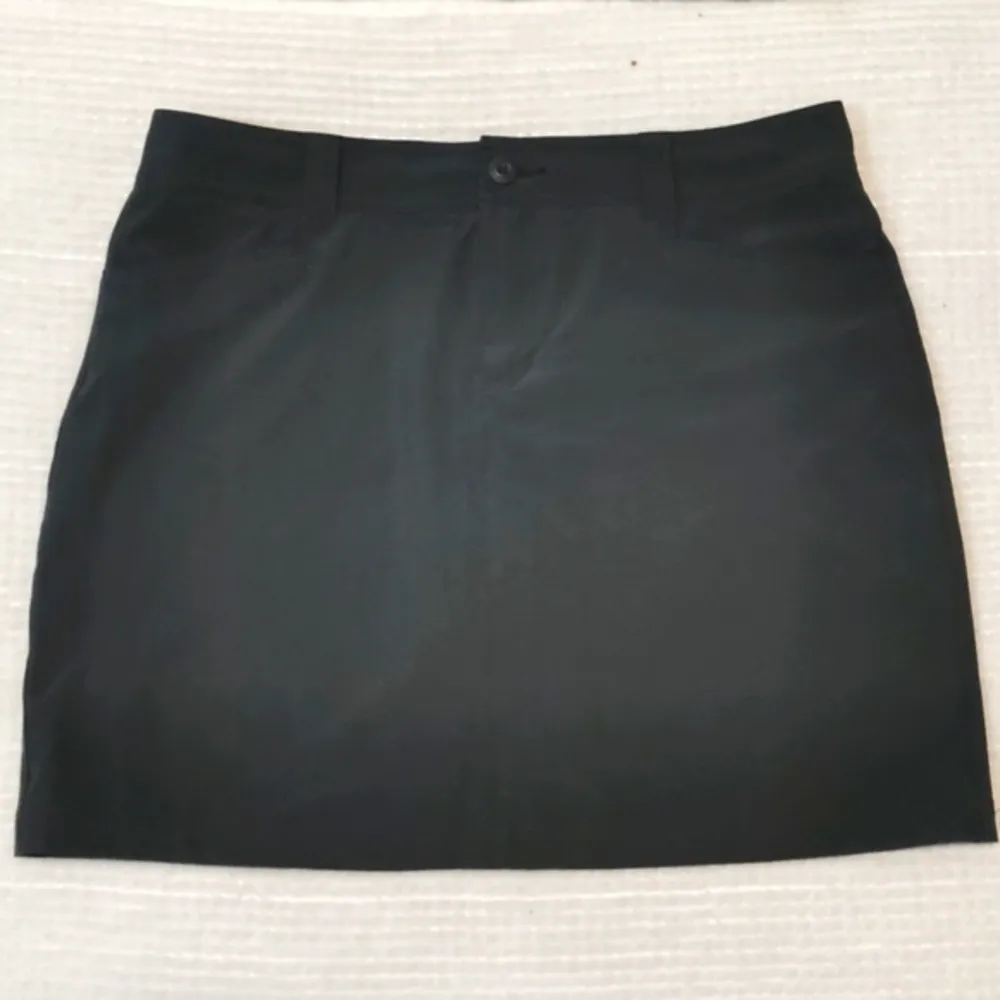 Eddie Bauer Black Hiking Skorts Size 8 EUC #7007 - Image 2