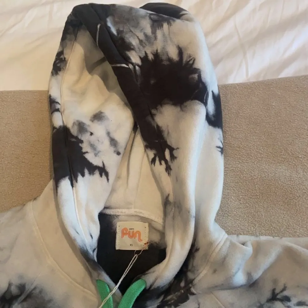 NWT Warm Tie Dye Hoodie Sweatshirt Black & Grey w Rainbow Drawstring Oversized - Image 5