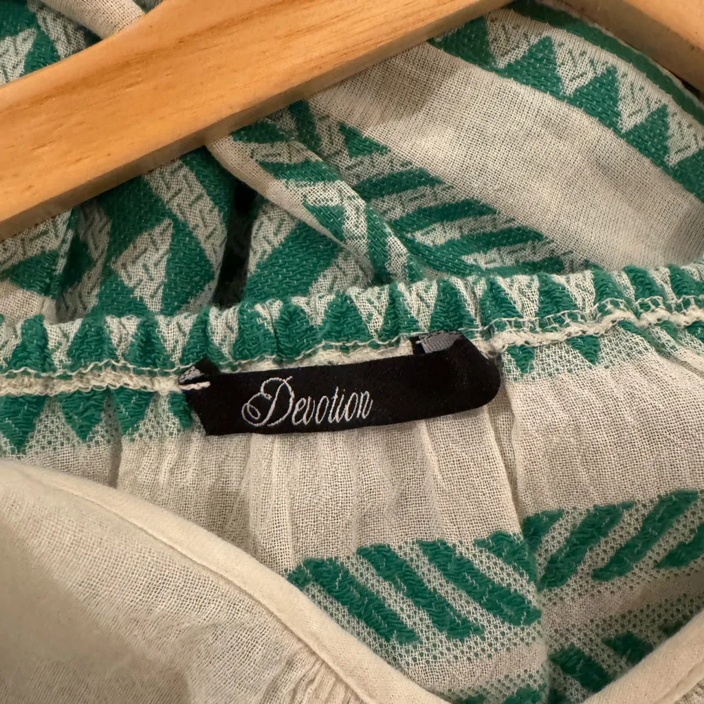 Devotion Green and Cream Patterned Top - Image 4