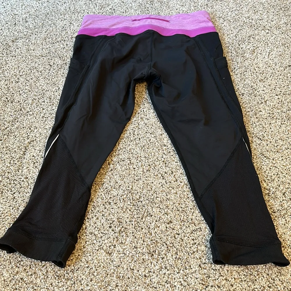 Lululemon Cropped Running Tights with reflective stripes, Size 8 - Image 4