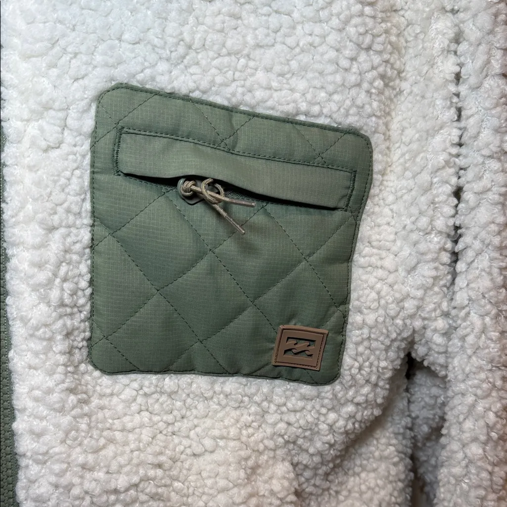 NWT Billabong Sherpa Jacket - Image 3