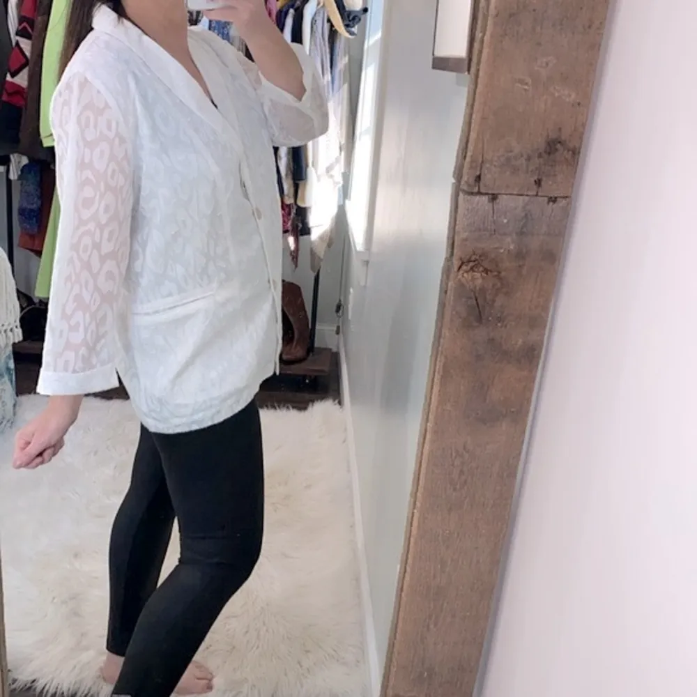 Jodifl white jacket size medium new with tags - Image 3