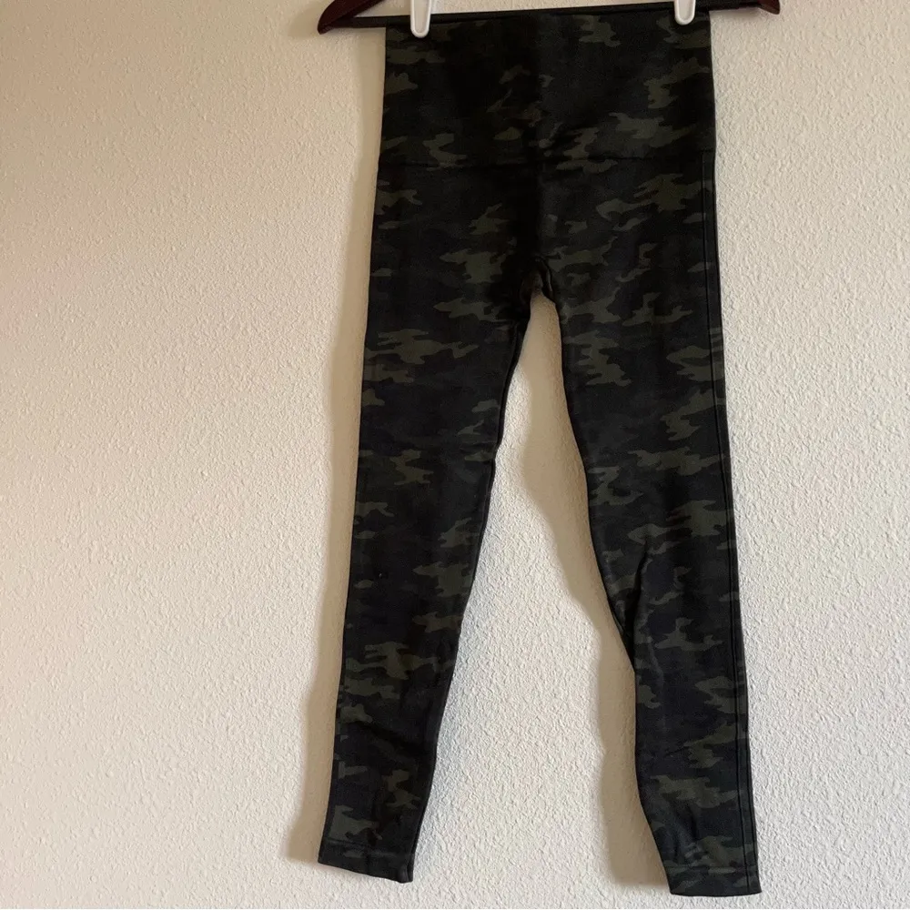 Look At Me Now Seamless SPANX Legging Size Medium Green Camo - Image 11
