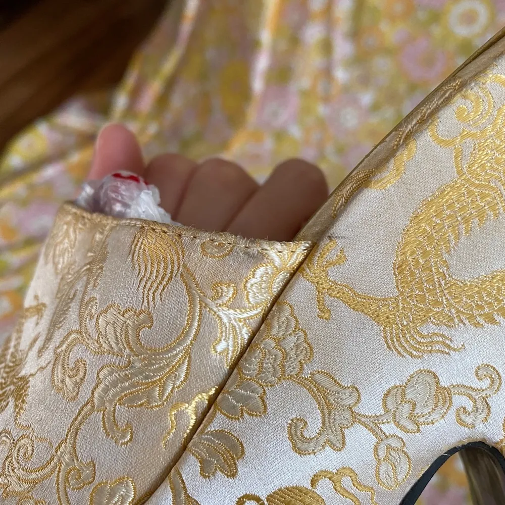 90s Gold Satin Dragon and Flower Platforms Size 7 - Image 5