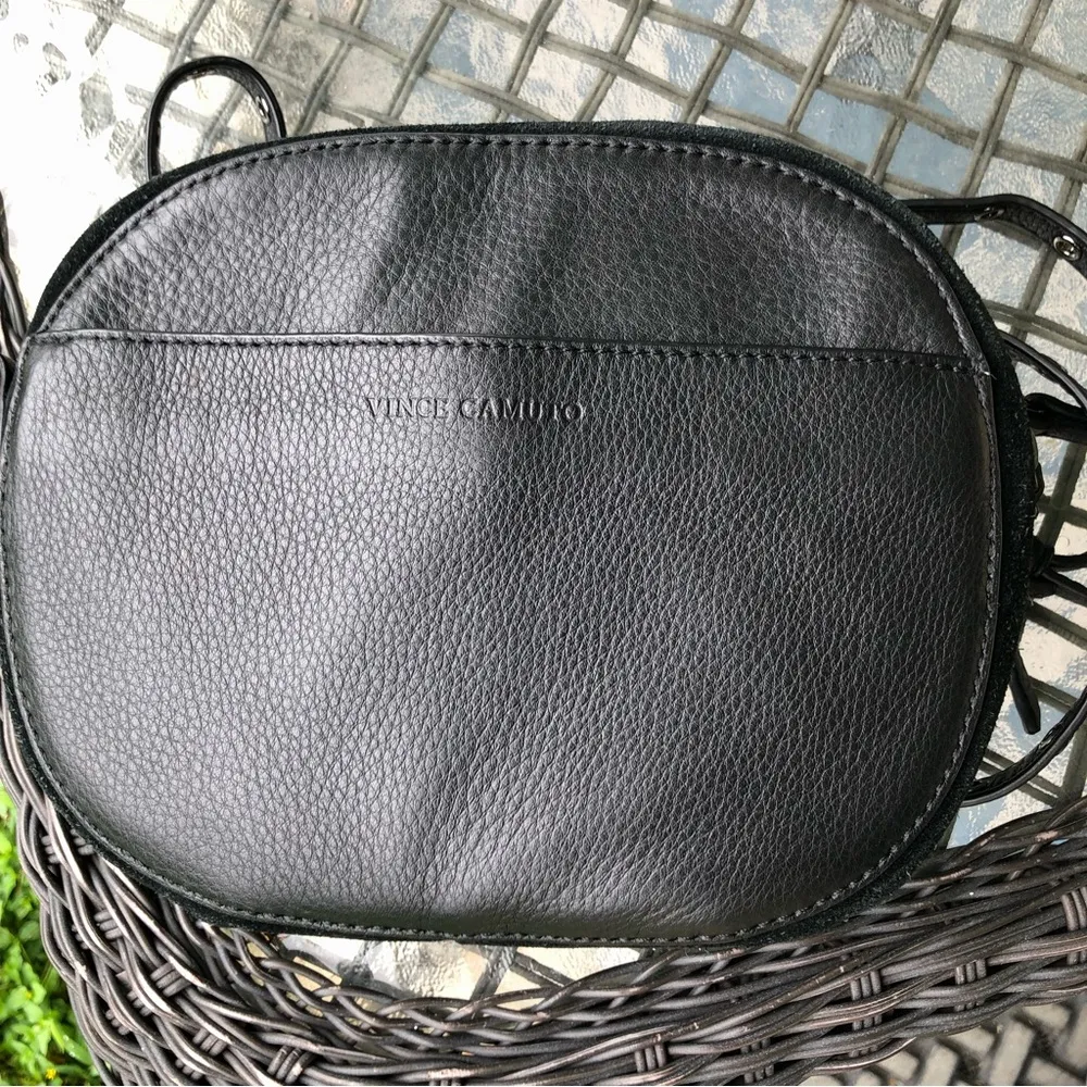 Vince Camuto Areli Crossbody Shoulder Bag Purse Handbag Black Metal & Leather - Image 4