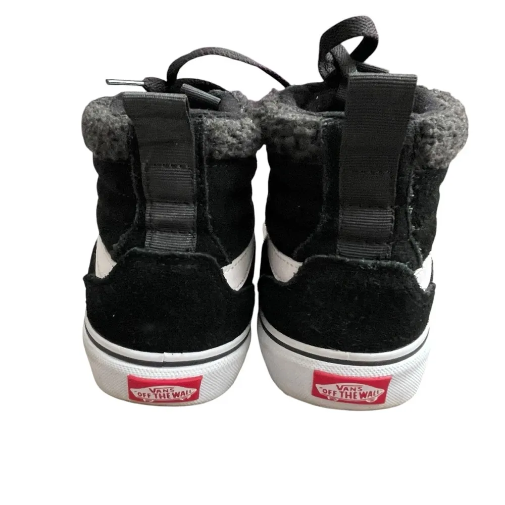 Vans High Top Shoes Black Suede Women’s Size 8.5 Sherpa Details Lace Up Classic - Image 4