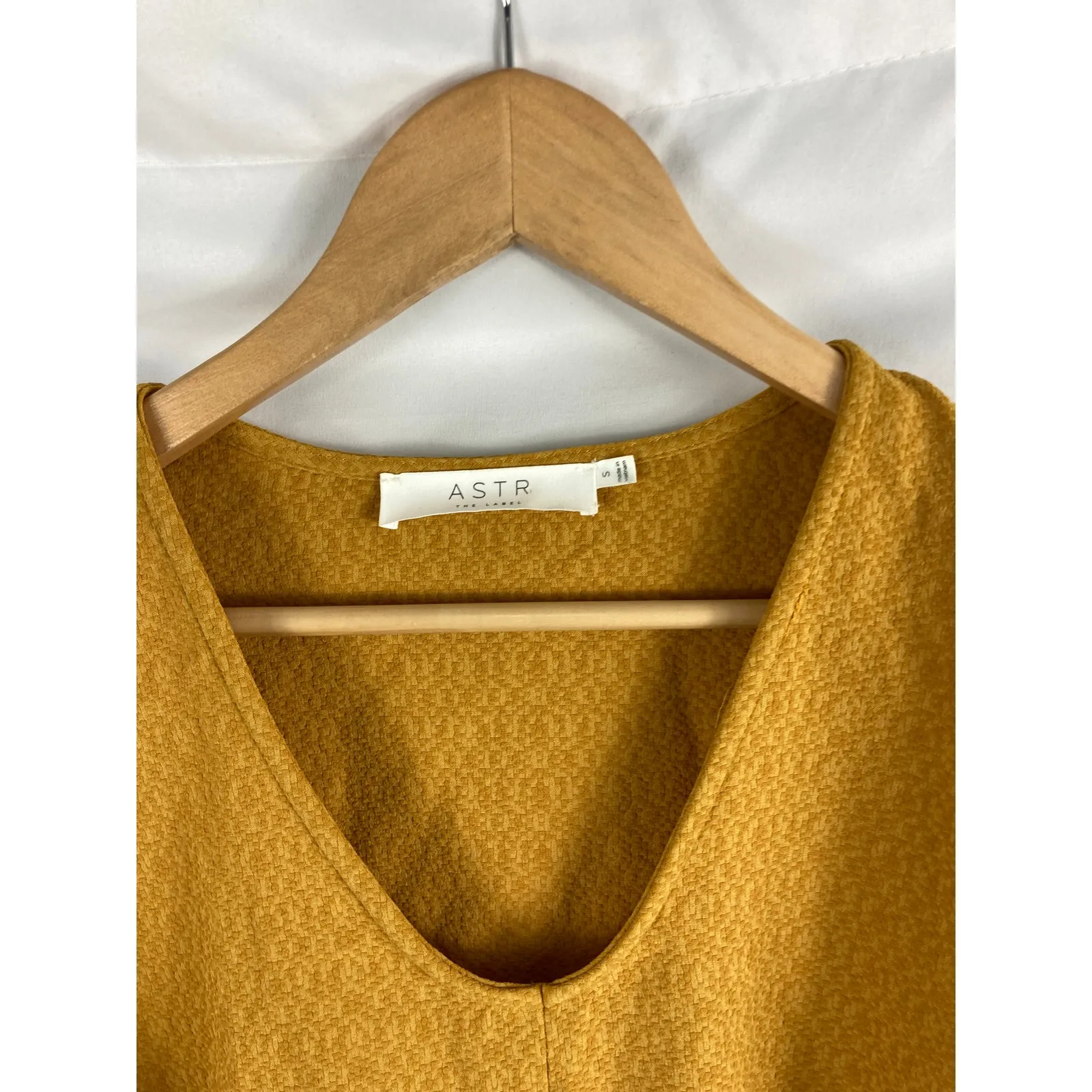 ASTR the Label Yellow Tie Bottom Texture Long Sleeve Top Size Small - Image 4