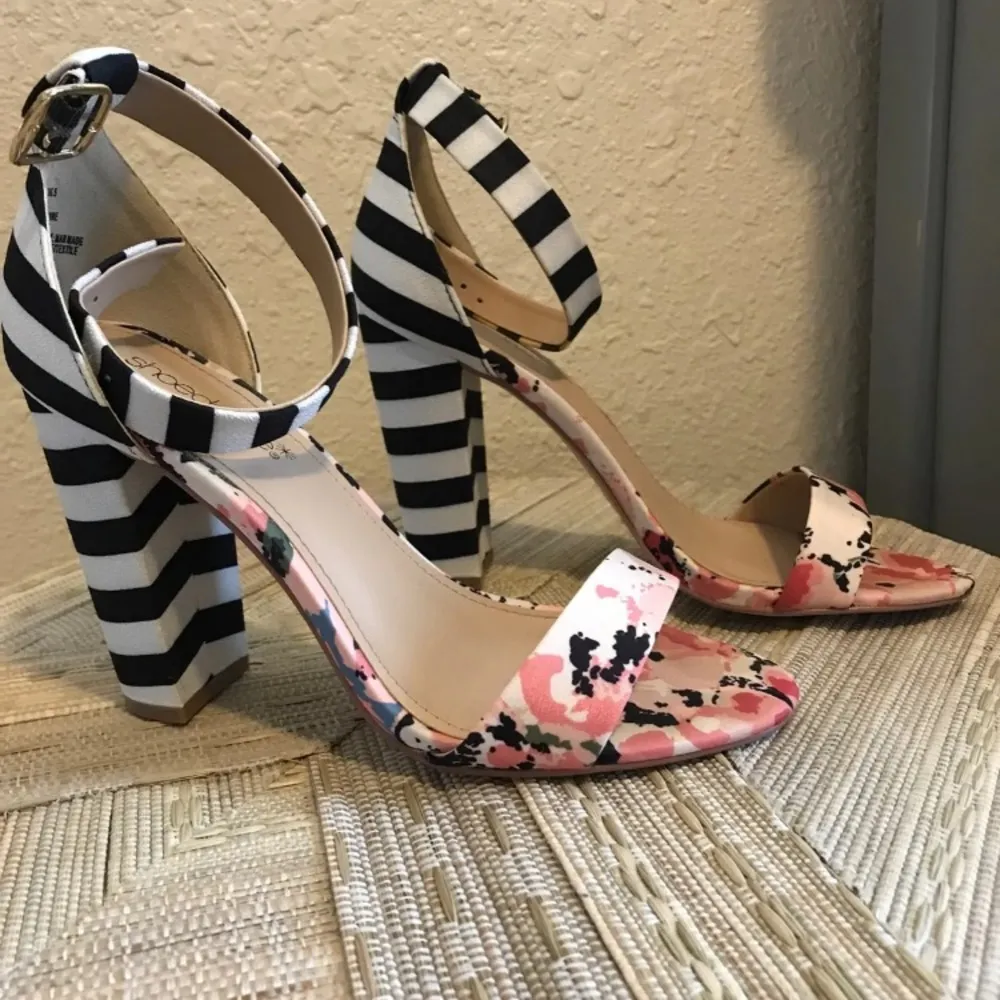 ShoeDazzle block heels Size 6 - Image 4