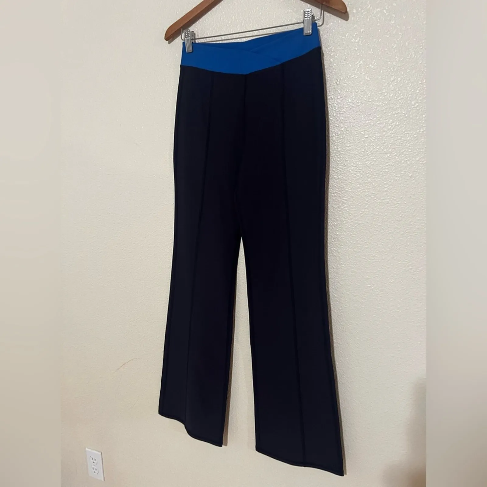 SUMMERSALT The Shield Blue Colorblock Cross-Waist Flare Leggings NEW 4 - Image 3