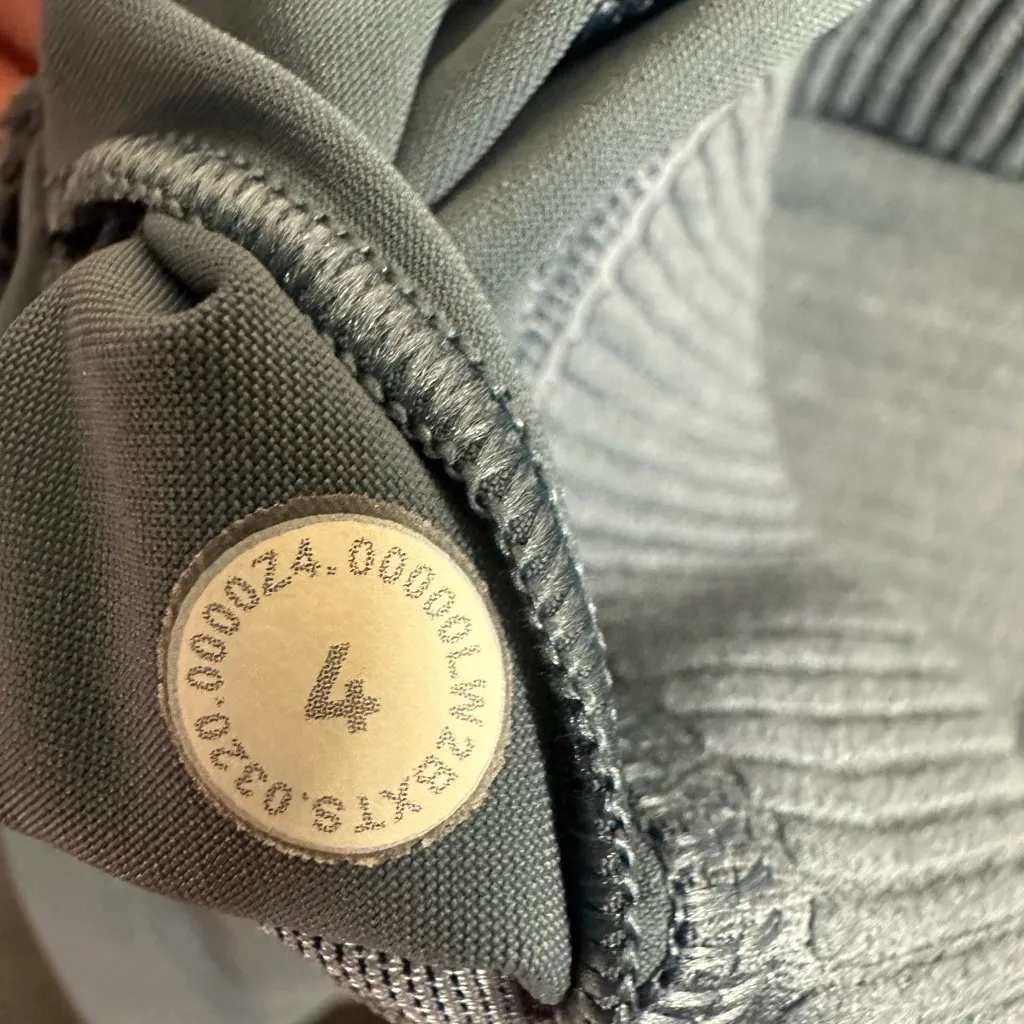 Lululemon Unleash Strength Bra Medium Support, B/C Cup
Iron Blue size 4 - Image 7