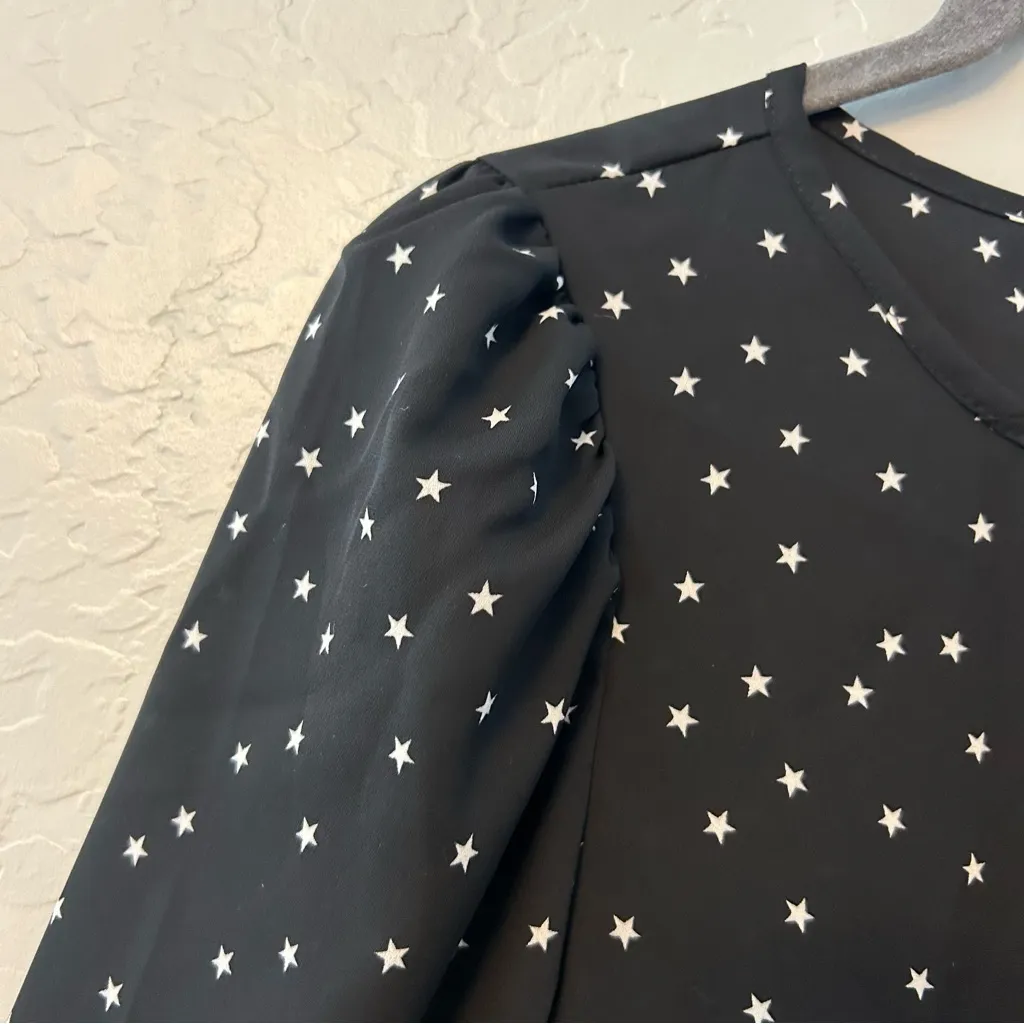 ⭐️Downeast black with white stars print pleated puff sleeve blouse size large - Image 8