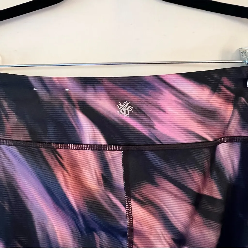 Tex gear athletic 3/4 leggings size large tie dye patter purple black pink - Image 3