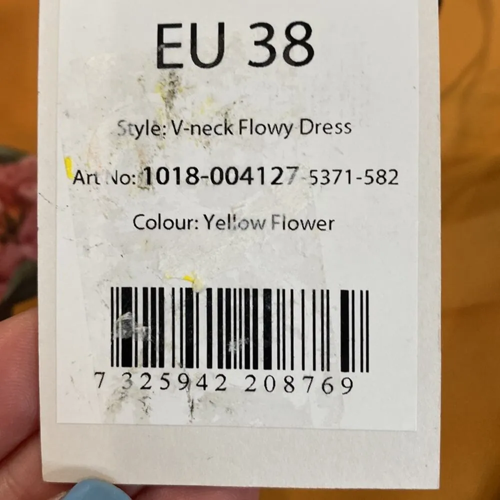 NA-KD Yellow Floral Dress Belted V-Neck NWT size 8 (b14) - Image 8