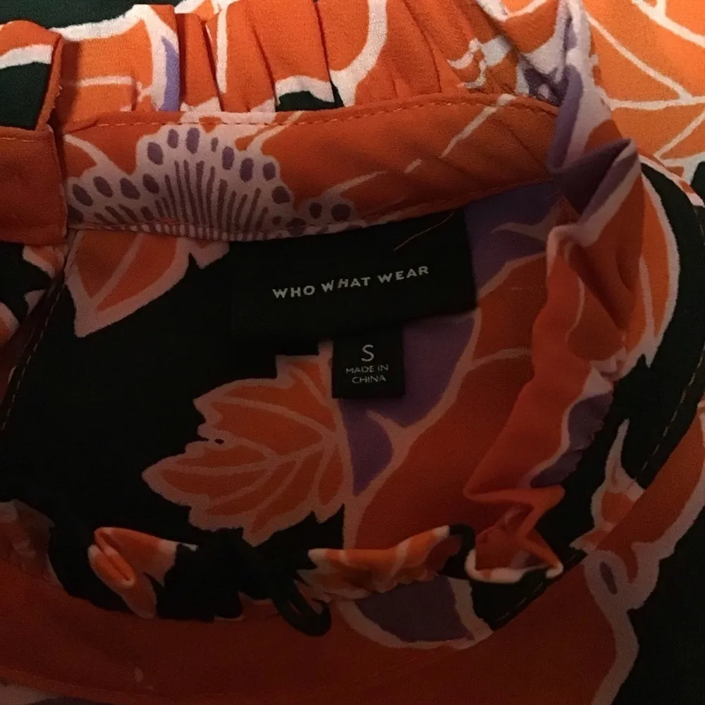 Who What Wear Bright Floral Ruffle Neck Sleeveless Blouse - Image 3