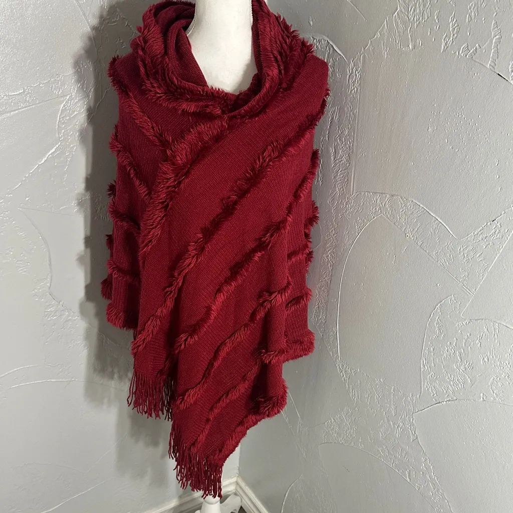 Chic Burgundy Fringed Poncho Red Size undefined - Image 3