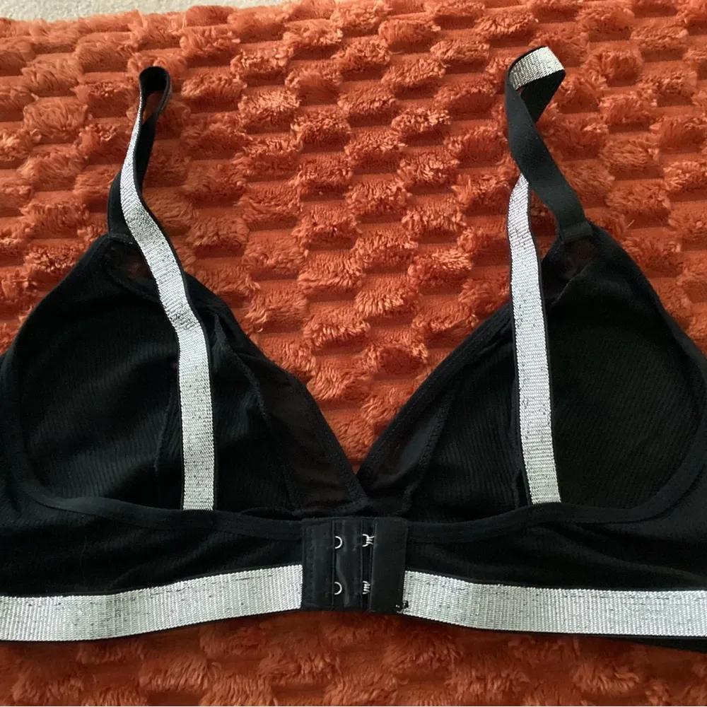 SHEIN Black and Silver Triangle Bralette - Image 3