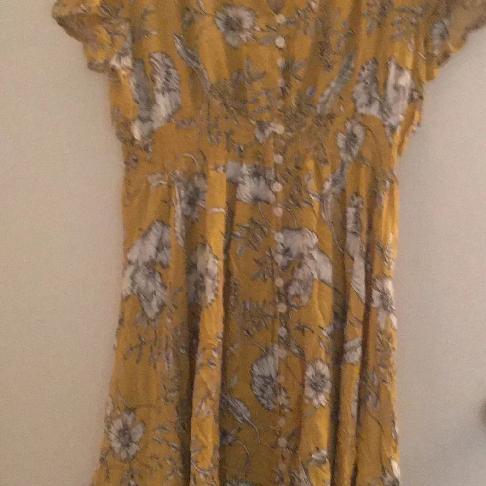 Flower print dress with smocking at the waist. This XL size dress is 100% rayon. Gold - Image 2