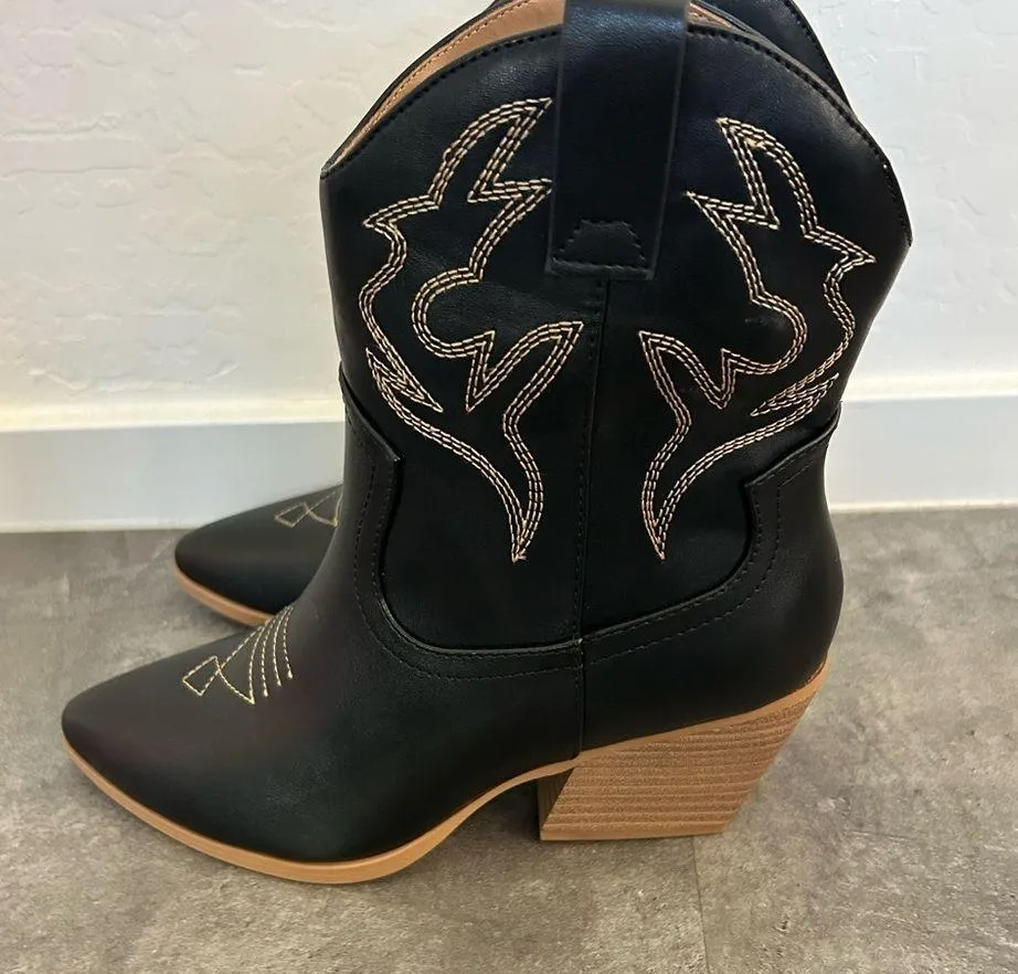 Soda Women’s Black Pointed Toe Cowboy Boots - Image 2