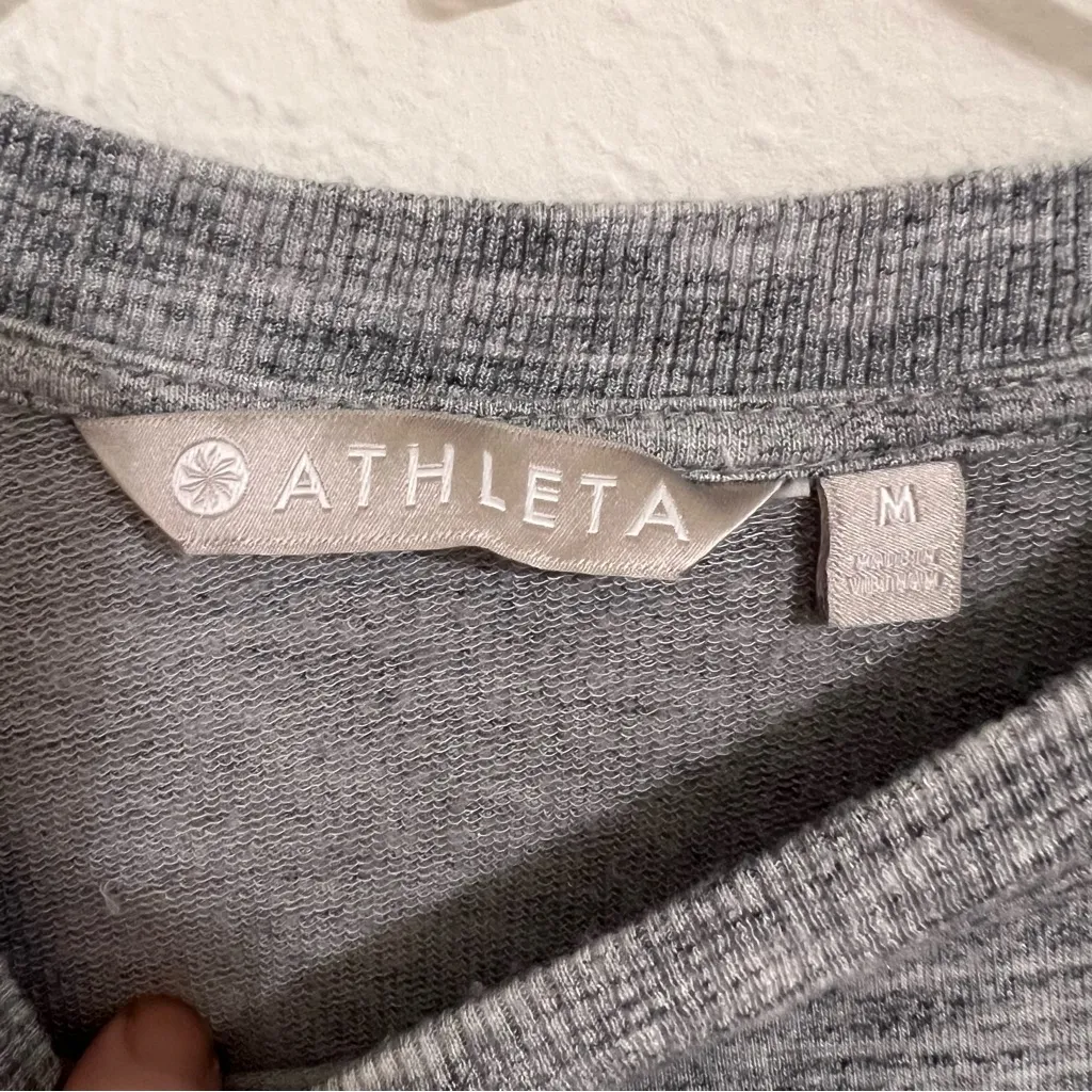 Athleta Women’s Gray Twist Front Top Size M - Image 2