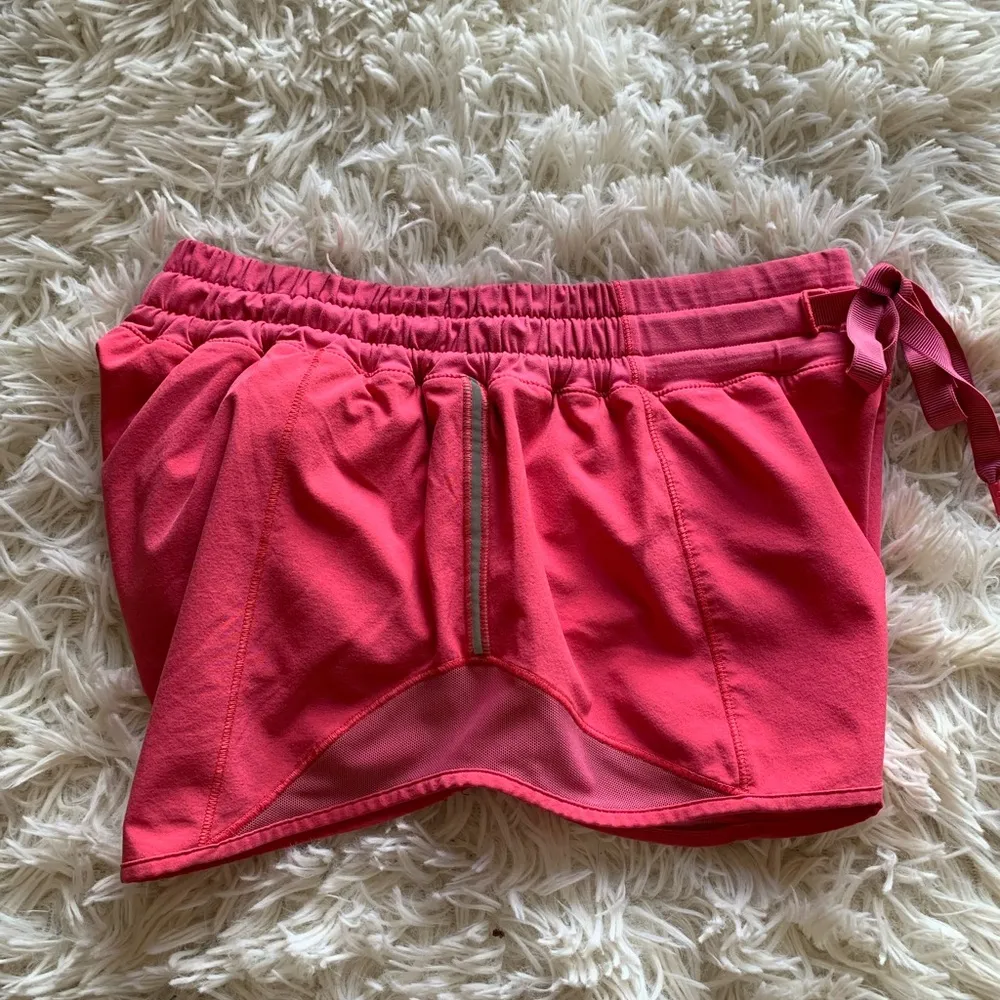 Lululemon Hotty Hot Shorts Lip Gloss Size 4 - Image 11