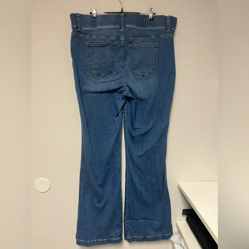 Spanx Bundle of women’s  Flare Jeans Size 2X Light wash - Image 4